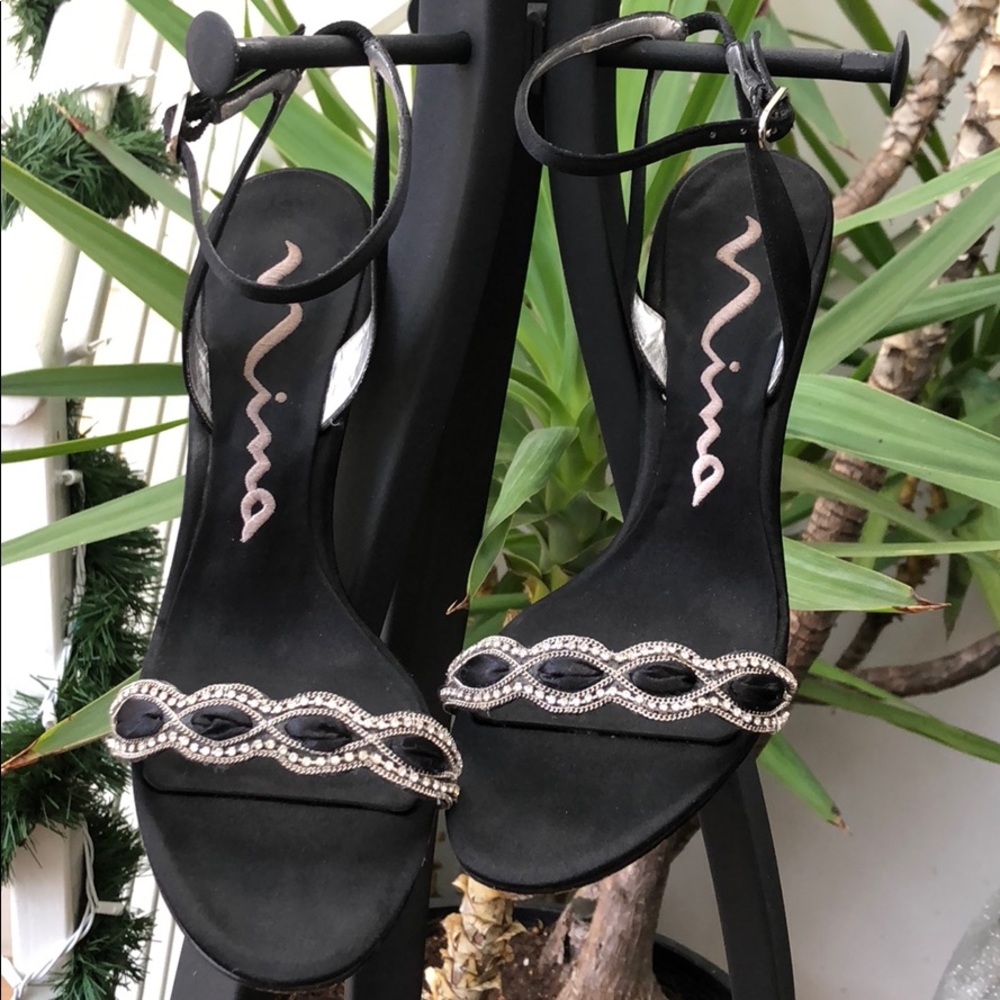 Nina shoes size 7 with 3.5 inch heel